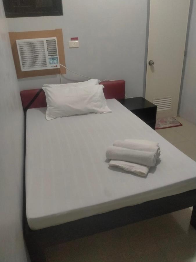 V.F. Riton Apartelle Laoag Bagian luar foto