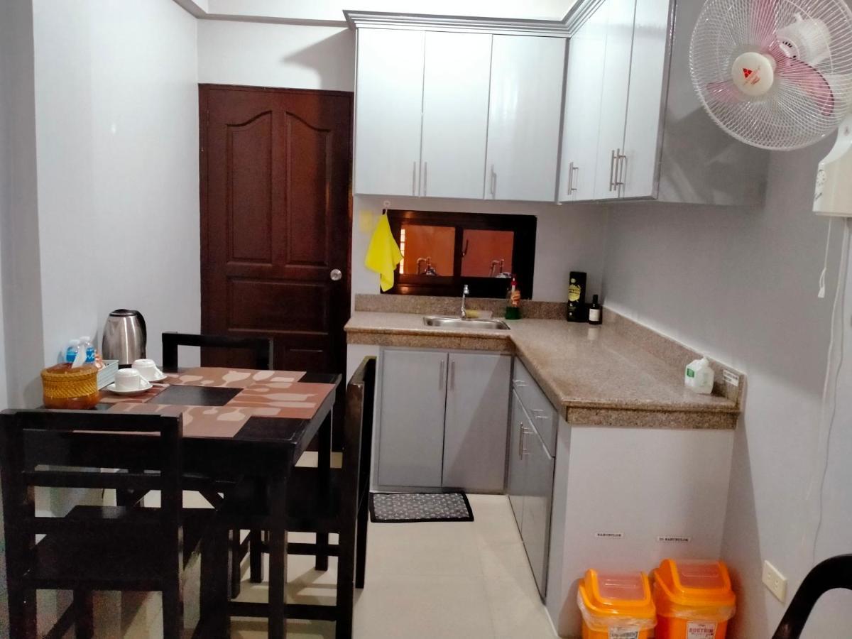 V.F. Riton Apartelle Laoag Bagian luar foto
