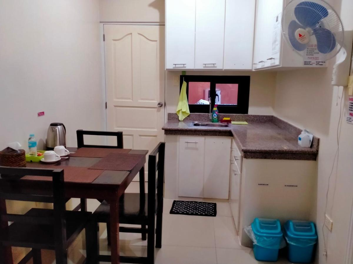 V.F. Riton Apartelle Laoag Bagian luar foto