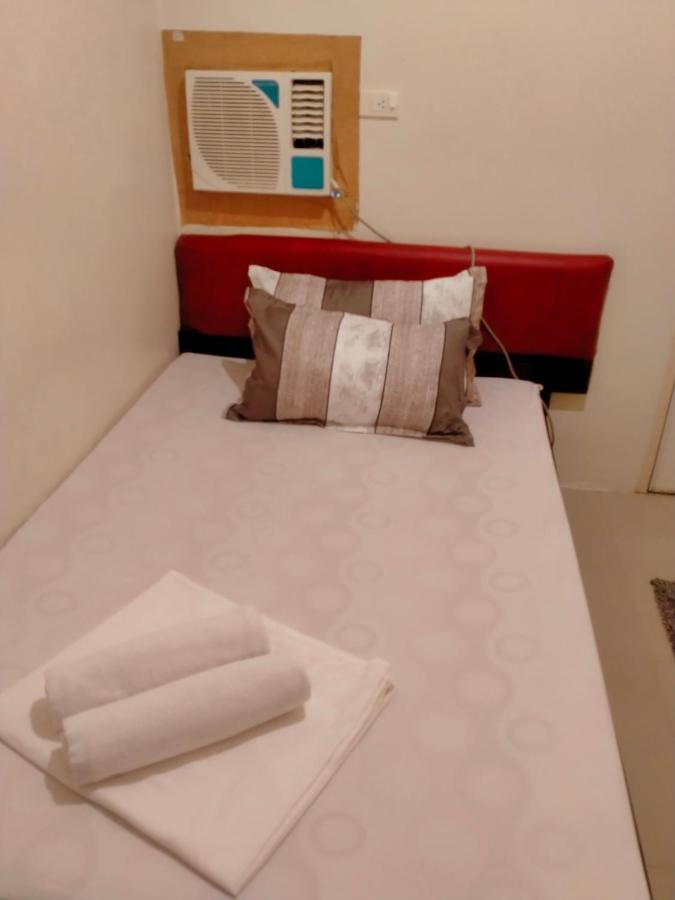 V.F. Riton Apartelle Laoag Bagian luar foto