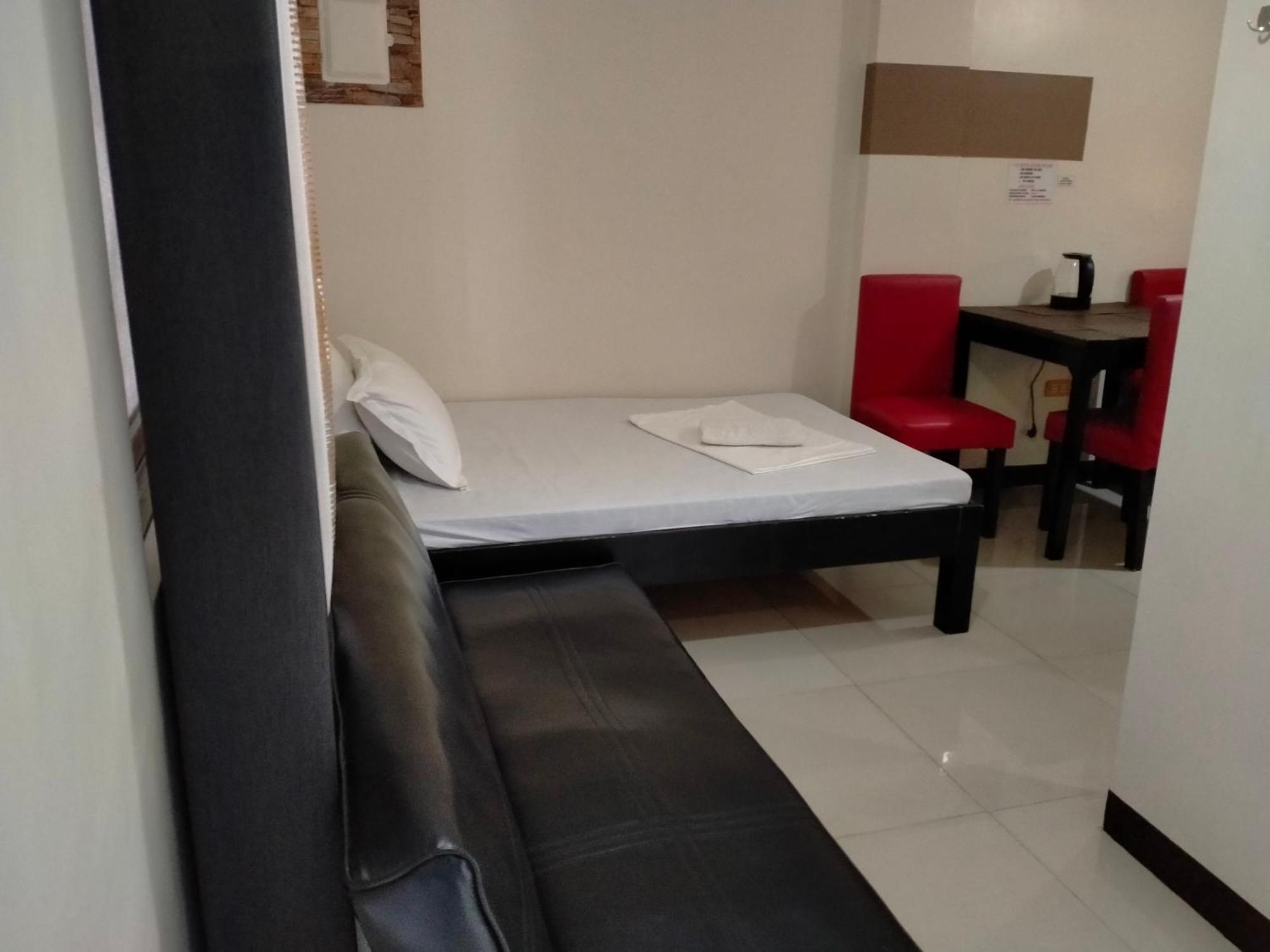 V.F. Riton Apartelle Laoag Bagian luar foto