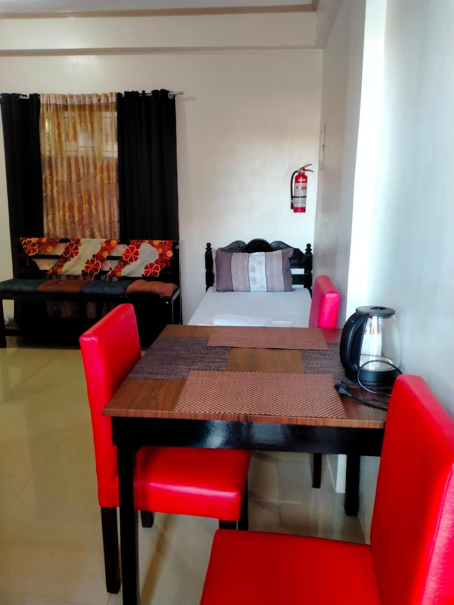 V.F. Riton Apartelle Laoag Bagian luar foto