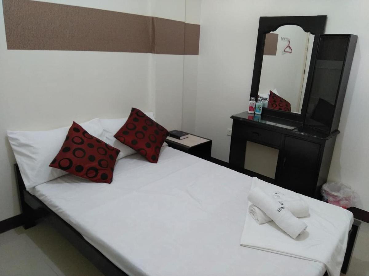 V.F. Riton Apartelle Laoag Bagian luar foto